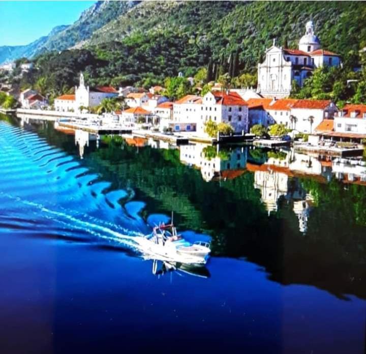 Apartments With Sea View In Prcanj Kotor Exteriér fotografie