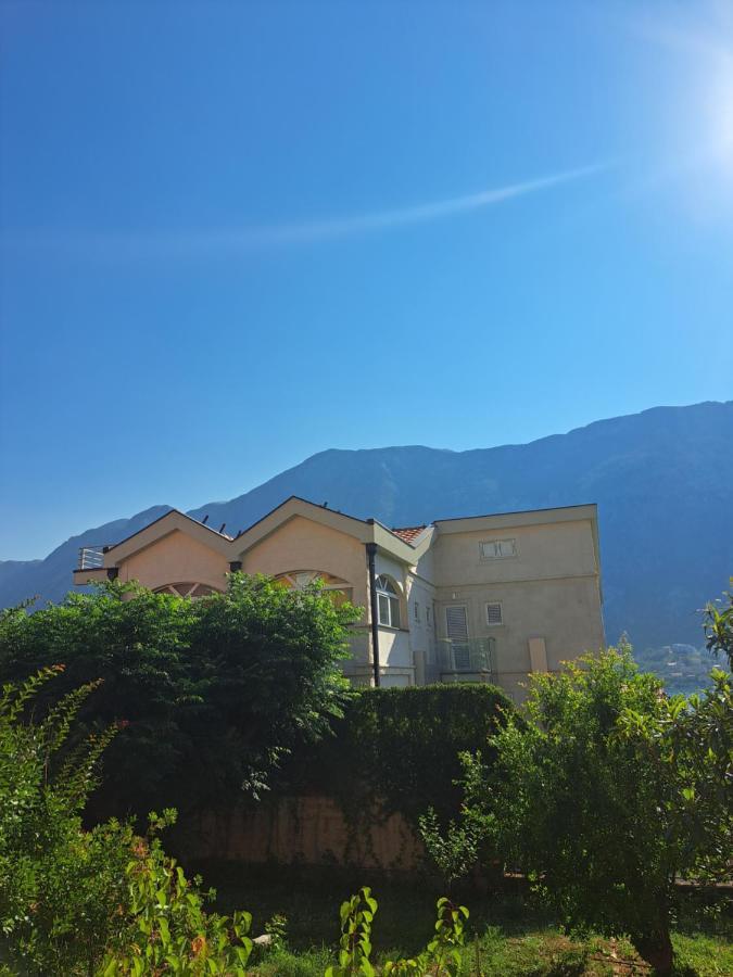 Apartments With Sea View In Prcanj Kotor Exteriér fotografie