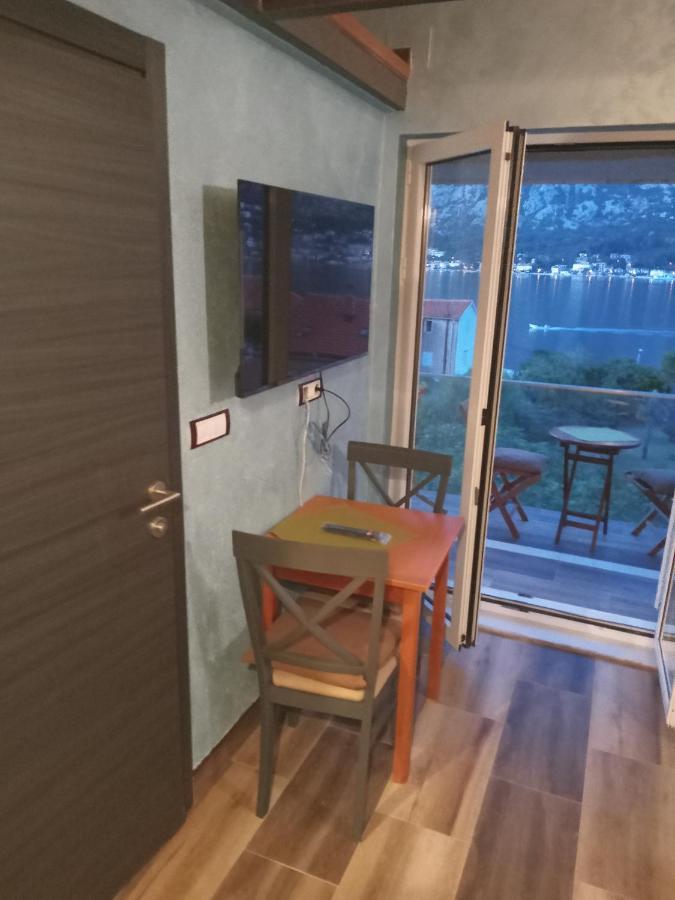 Apartments With Sea View In Prcanj Kotor Pokoj fotografie